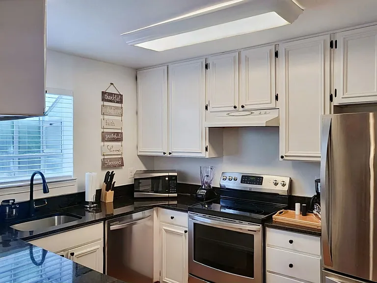 Mount Woodley Pl — Photo 24
