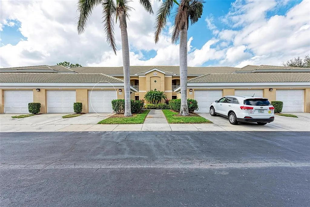2 bed, 2.0 bath, 1346 sqft, $2,200 — Photo 3