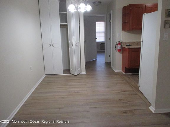 4th image of 104B Edinburgh Ln #1002
