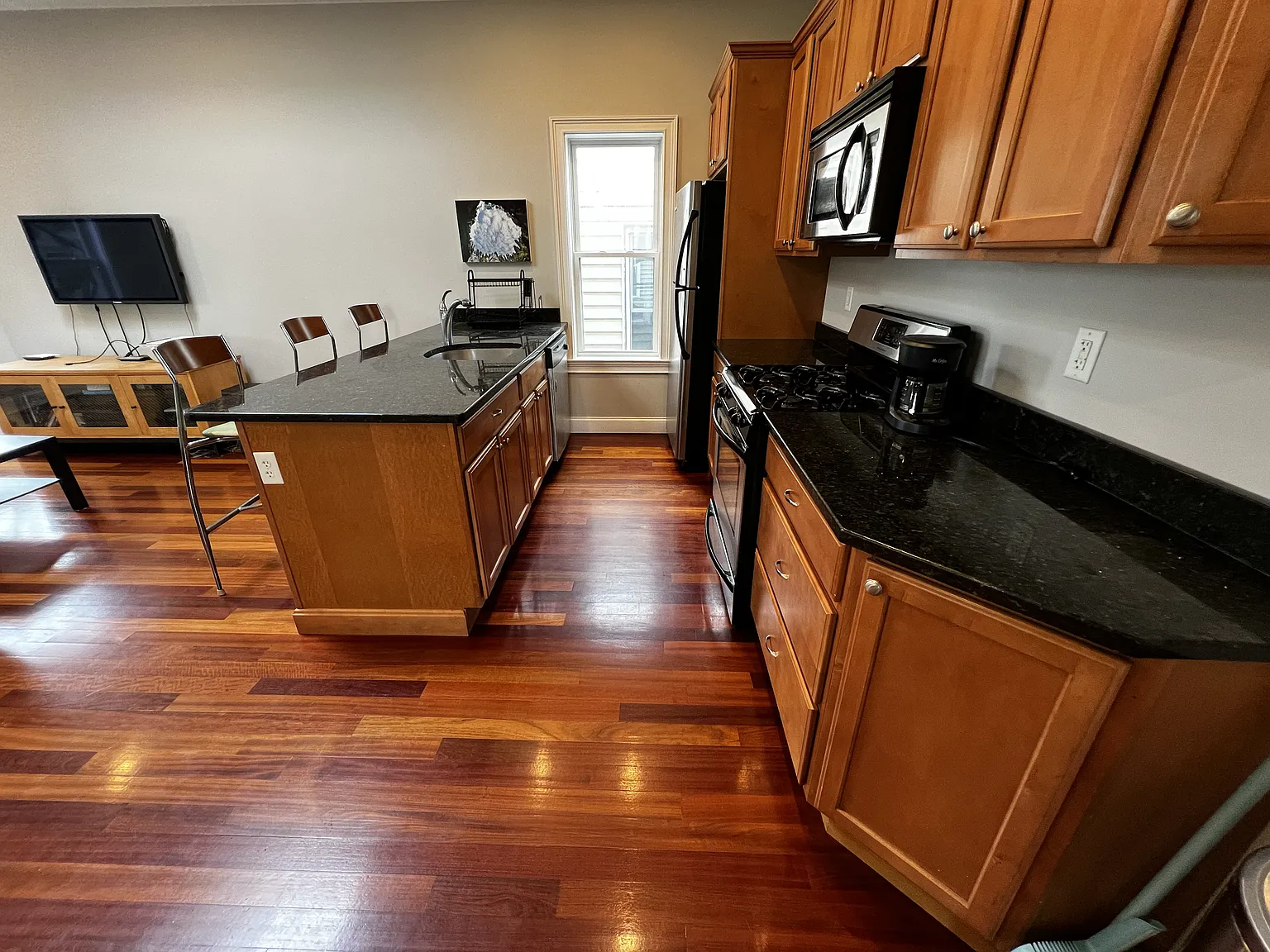 2 bed, 1.5 bath, 960 sqft, $4,000 — Photo 3