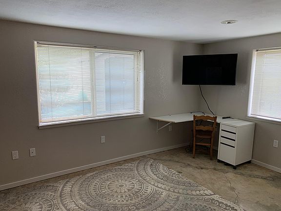 Desk area and more windows!