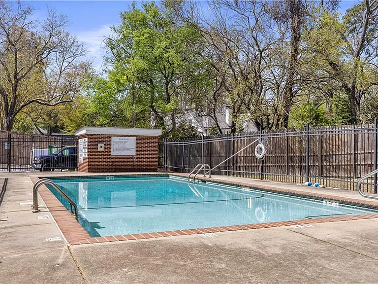 3660 Peachtree Rd NE #A2 — Photo 21