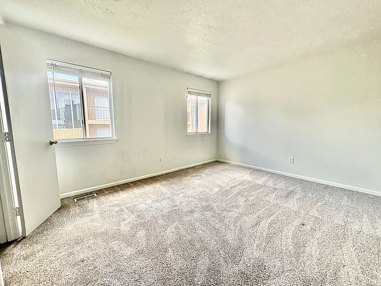 4420 Jarboe St — Photo 18