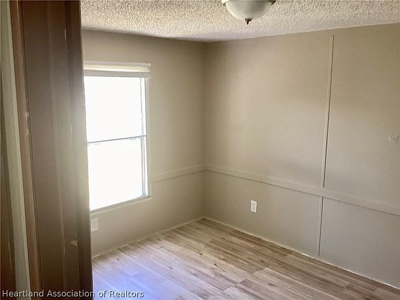 5th image of 4717 Mundell Ave