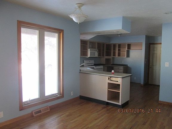3rd image of 27080 Waters Edge Dr