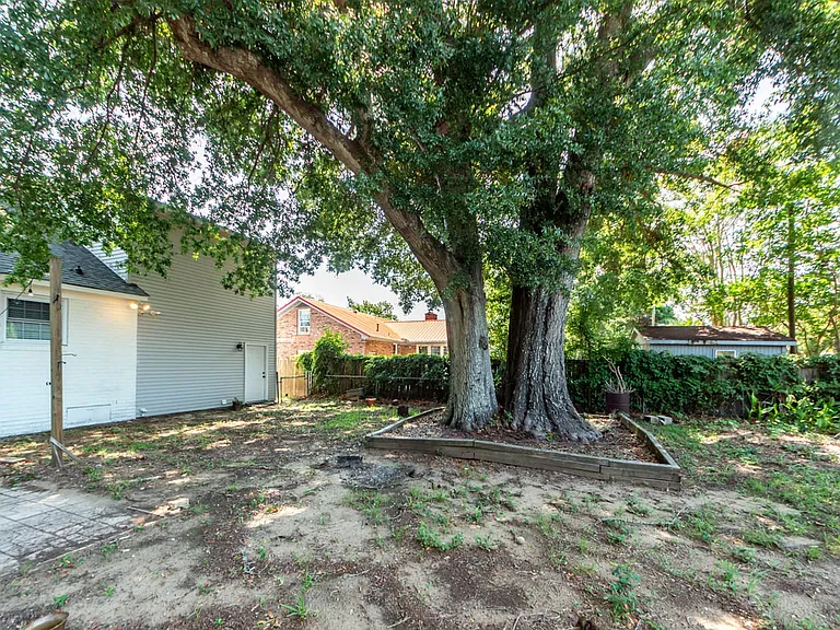 765 Leafwood Rd — Photo 42
