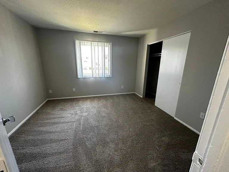 Coventry Court West Apartments — Photo 68