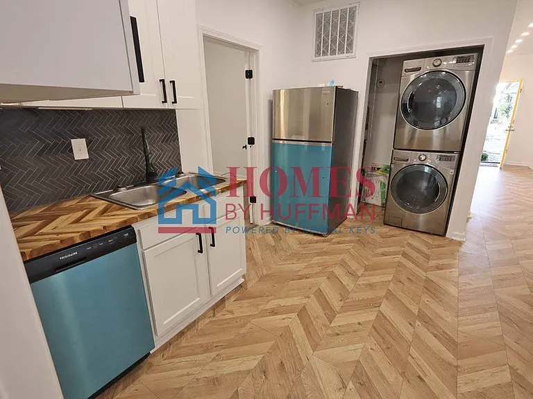 910 Harriet Street — Photo 17