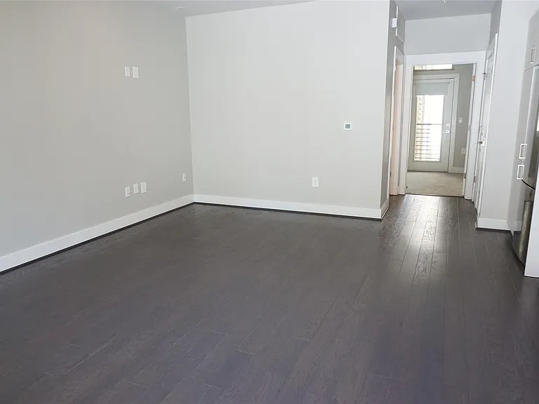 4819 Caroline St #111 — Photo 7