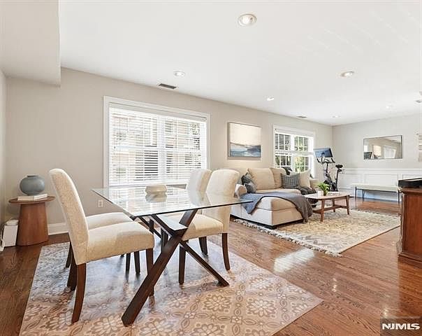 1st image of 211 3rd St #1