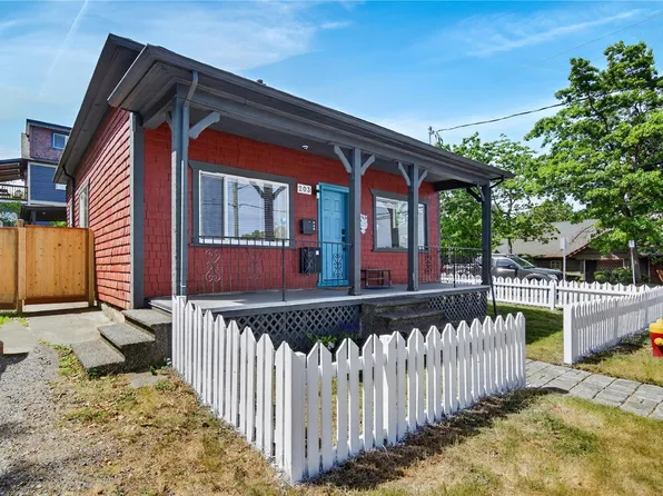 203 Prideaux St, Nanaimo, BC V9R 2M9