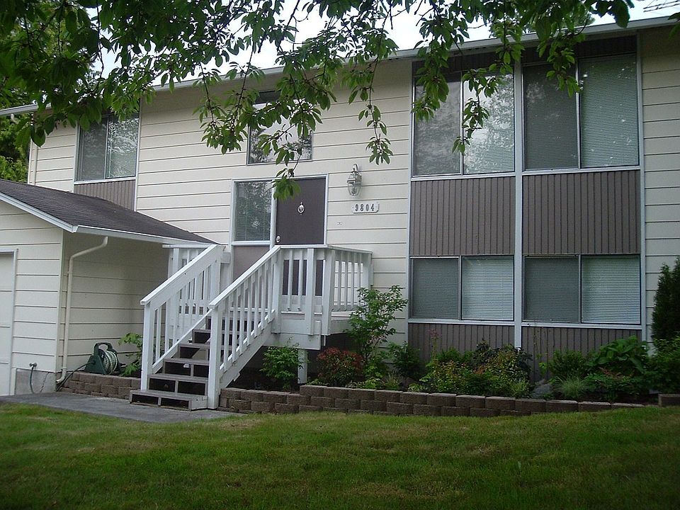 Front of 9804 11th Pl SE