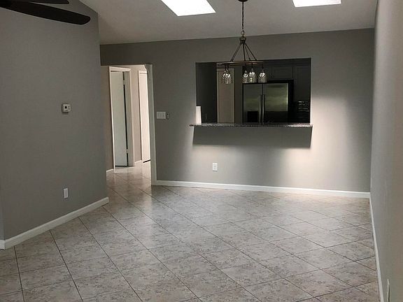 4th image of 552 Staffordshire Dr