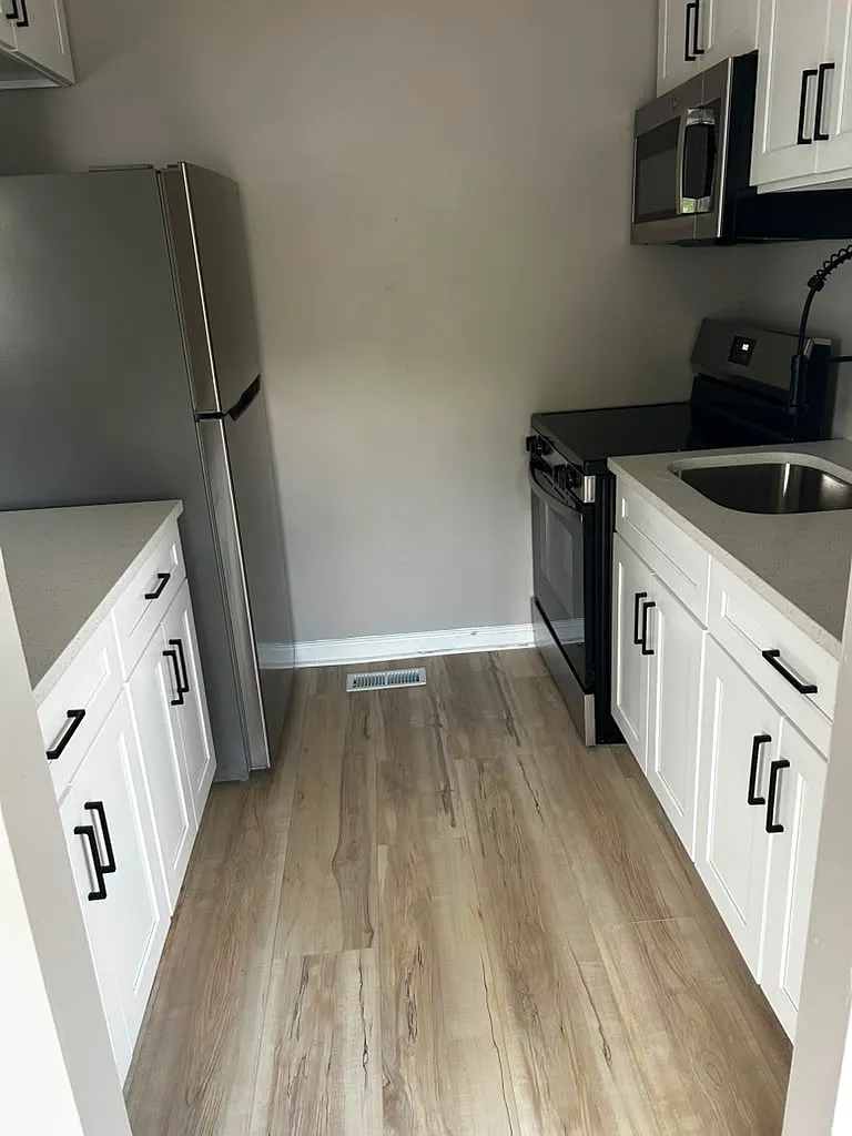 2 bed, $1,900 — Photo 3