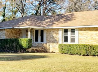 907 E Carter Ave, Bastrop, LA 71220
