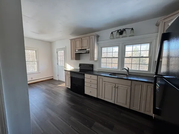 36 West St #C, Pepperell, MA 01463