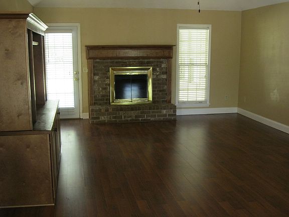 5th image of 161 S Forest Dr