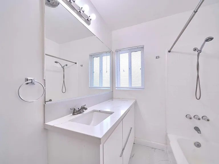 Whitsett 6335 — Photo 23