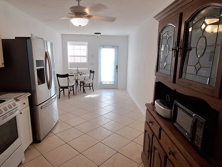 931 Coconut Cir W #B — Photo 7