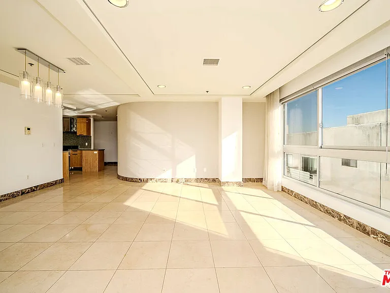702 S Serrano Ave #501 — Photo 3