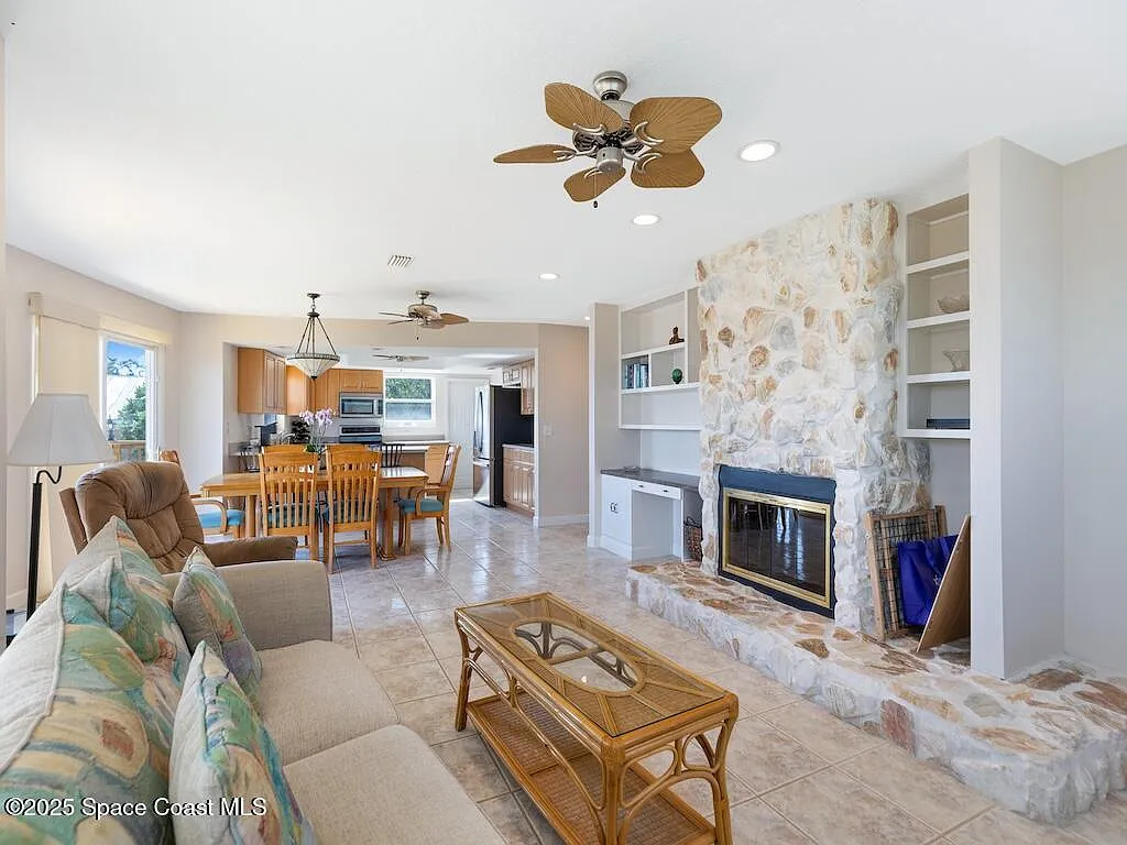 3 bed, 2.5 bath, 2292 sqft, $7,500 — Photo 4