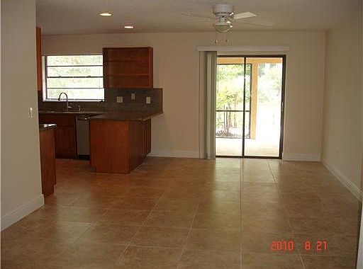 4th image of 401 SE Essex Drive
