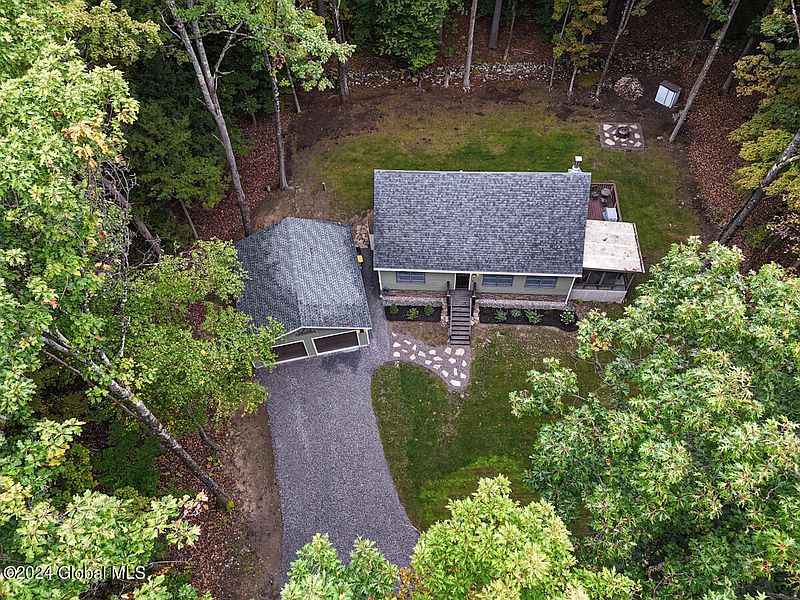 5th image of 131 Middle Grove Road