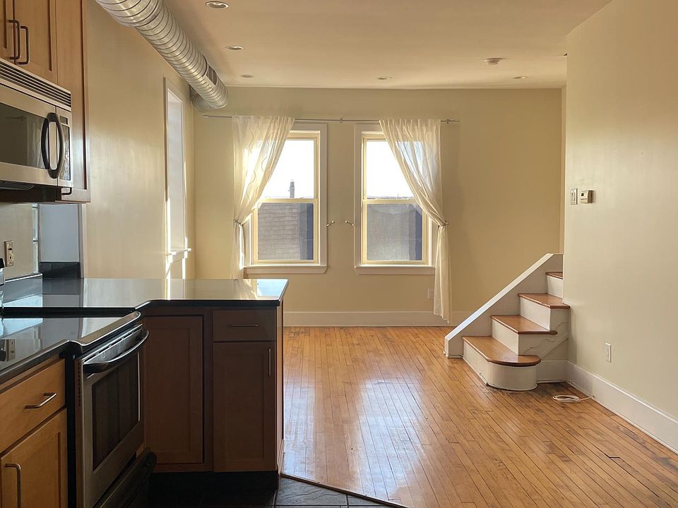 1st image of 903 Waverly St #3F
