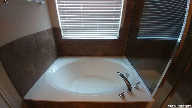 3 bed, 2.0 bath, 1643 sqft, $1,800 — Photo 4