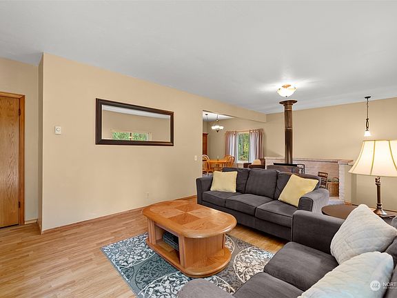 5th image of 31 E Tiree Place