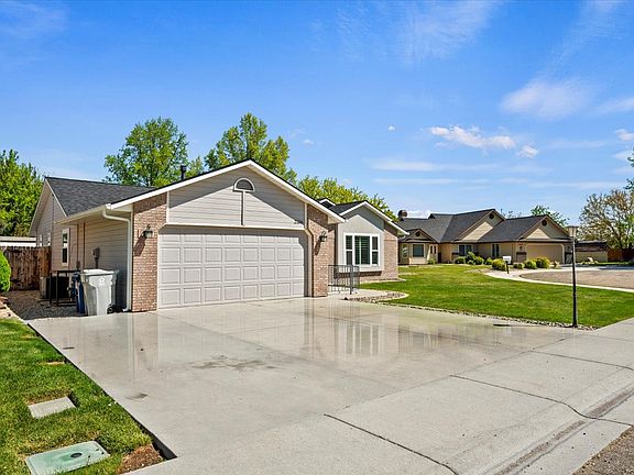 2nd image of 2106 Carey Pl