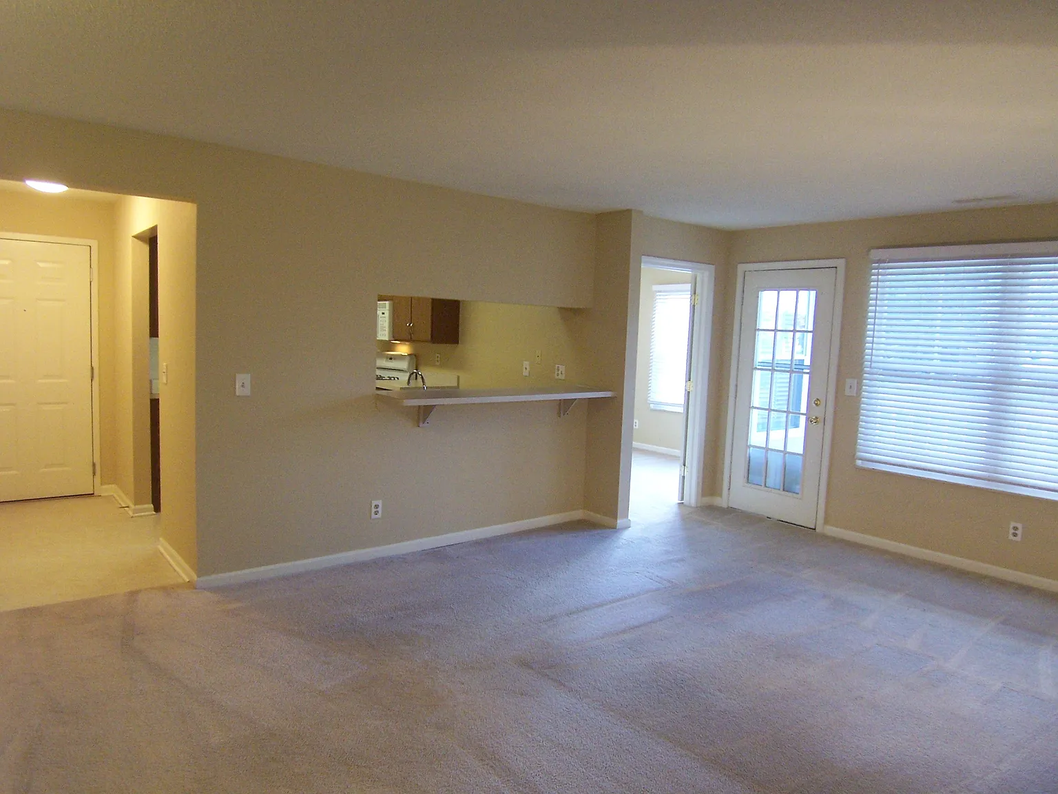 2 bed, 932 sqft, $1,395 — Photo 3