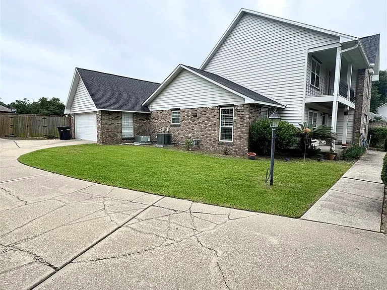 3019 Keats Dr — Photo 2