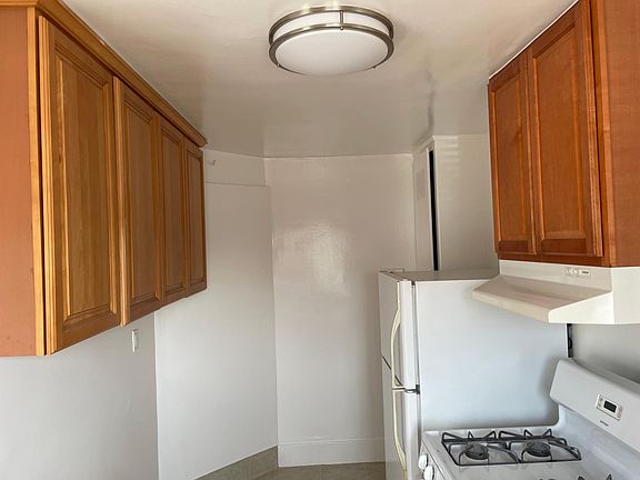 4th image of 1336 1/2 E Garfield Ave