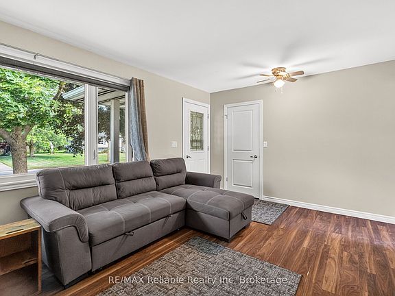 5th image of 182 Jarvis St S