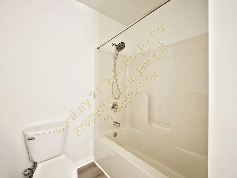 360 W Market St #B — Photo 14