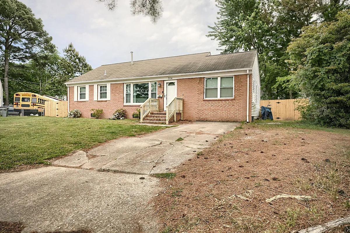 Building Photo - 304 Wales Cir