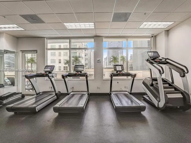 1200 Brickell Bay Dr #31004 — Photo 7