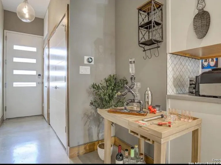 1542 N Alamo St #203 — Photo 3