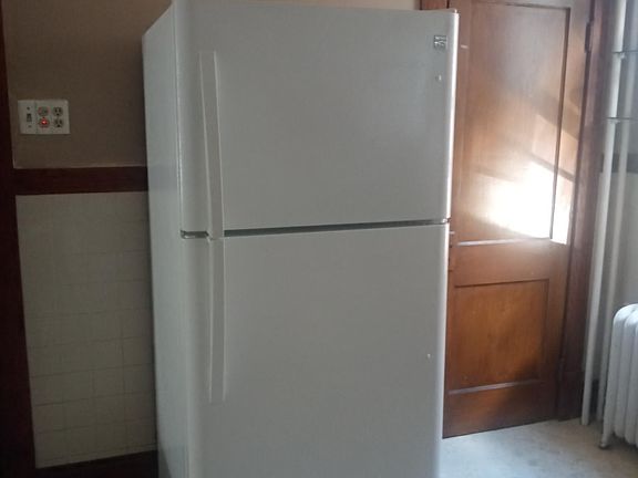 3rd image of 21 Glenwood St Floor 1