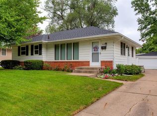 3313 Crestmoor Pl, Des Moines, IA 50310