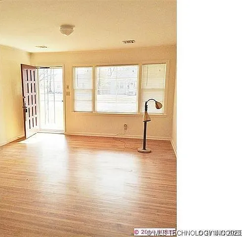 3 bed, 1.0 bath, 996 sqft, $1,450 — Photo 3