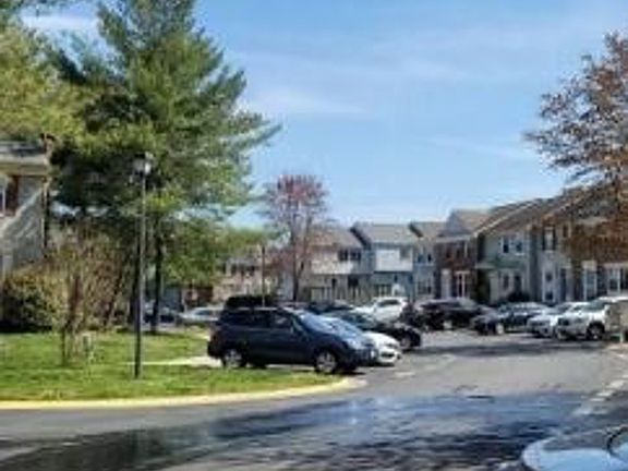 Exterior Neighborhood (street photo)