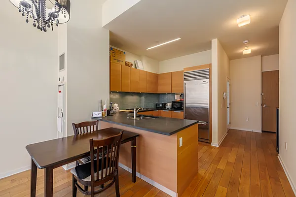 Rented by R New York | media 32