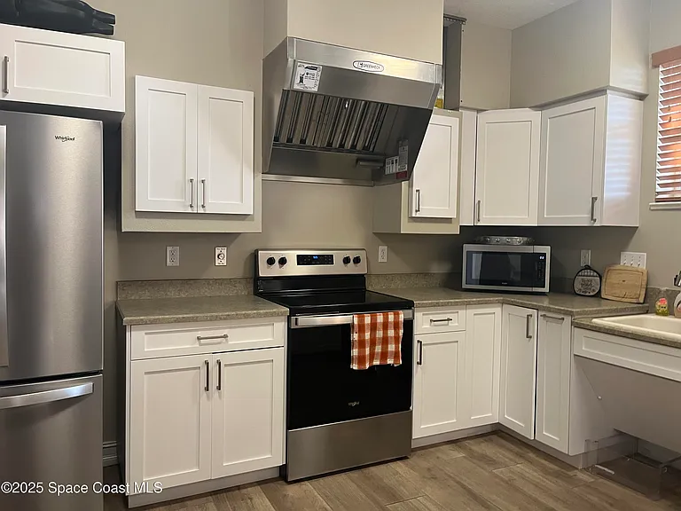 490 Sail Ln #605 — Photo 32