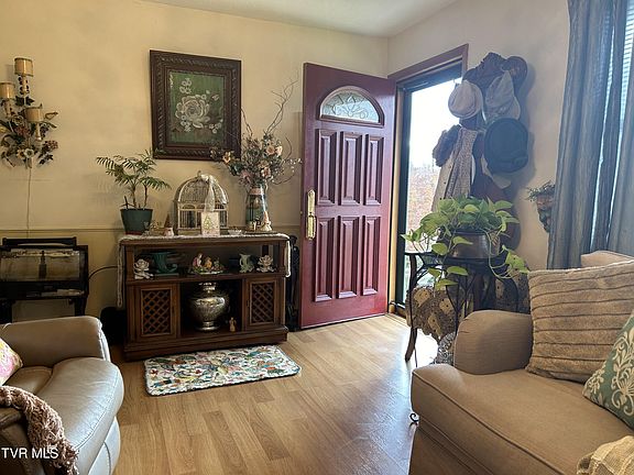 3rd image of 248 Shady Lane Ave
