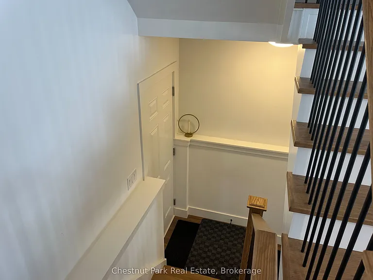 137 White Oak Cres — Photo 5