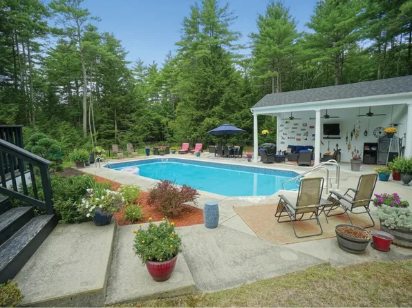 53 Meadow Fox Lane, Chester, NH 03036