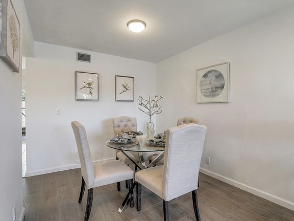 4th image of 576 Latimer Cir