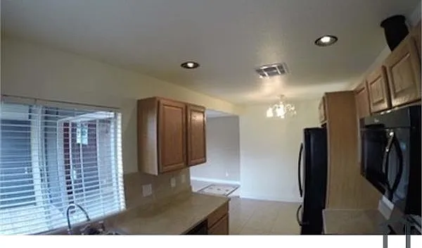 2 bed, 900 sqft, $1,375 — Photo 3